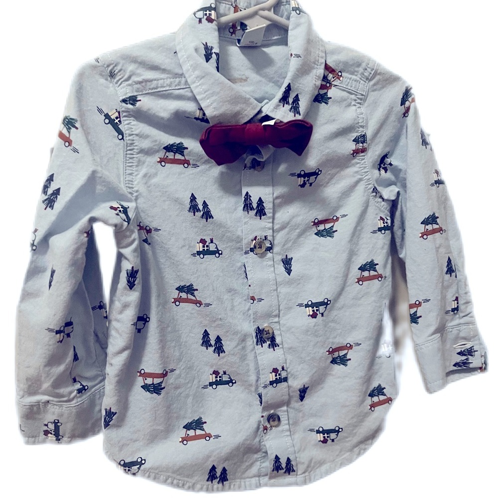 2T boys Old Navy Christmas button down; worn once. smoke free/Pet free Home.